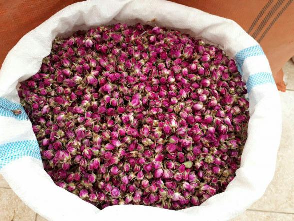 How do you make dried rose buds?