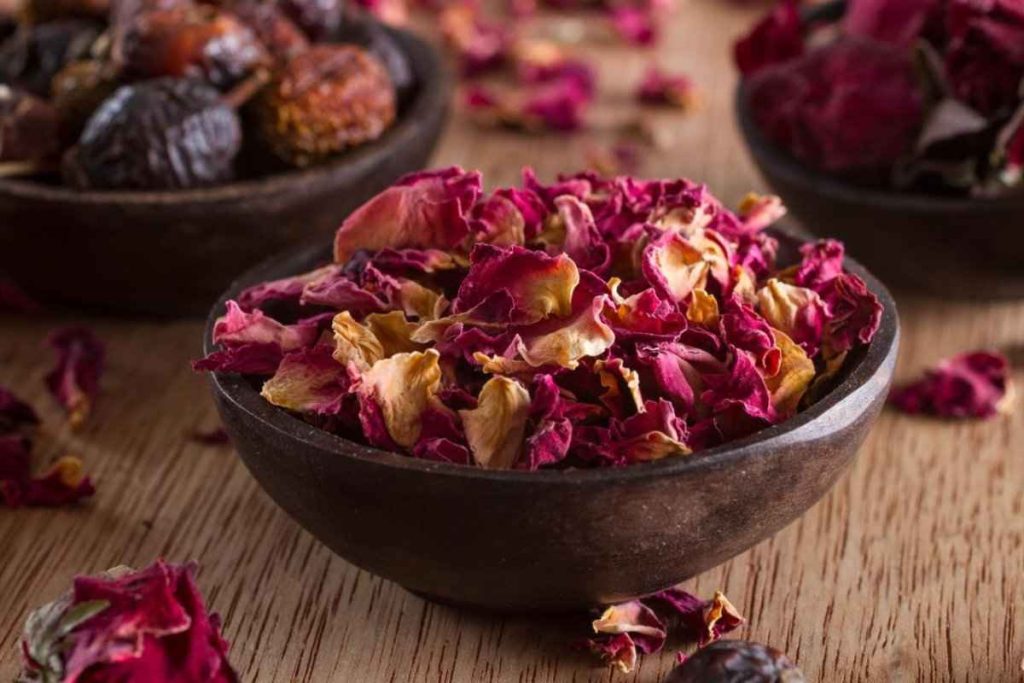 Dried Pink Rose Petals Features